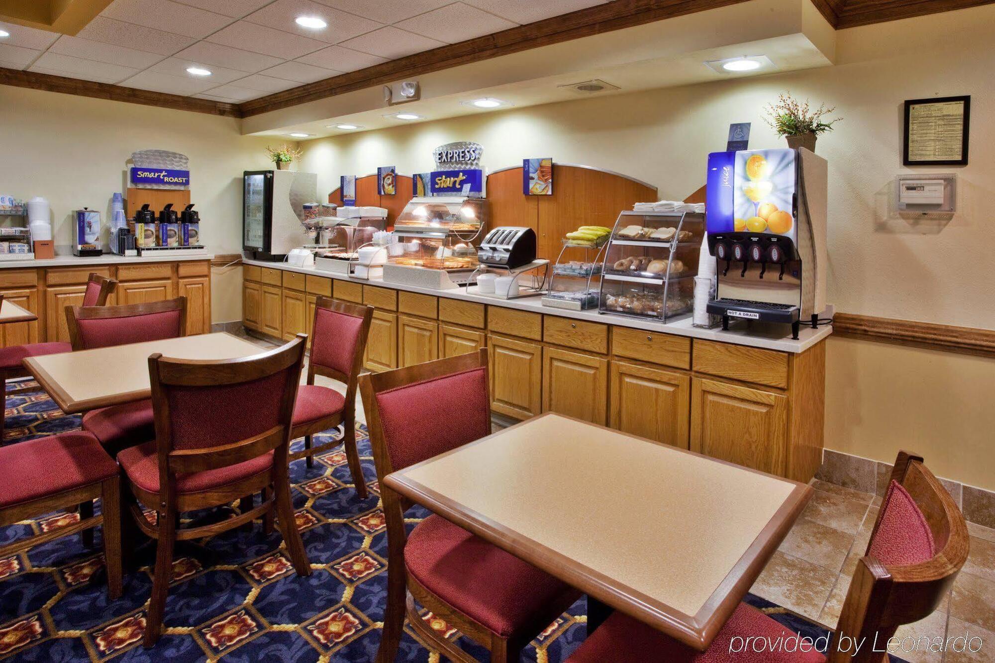 Holiday Inn Express Hotel & Suites Byron By Ihg Exterior foto